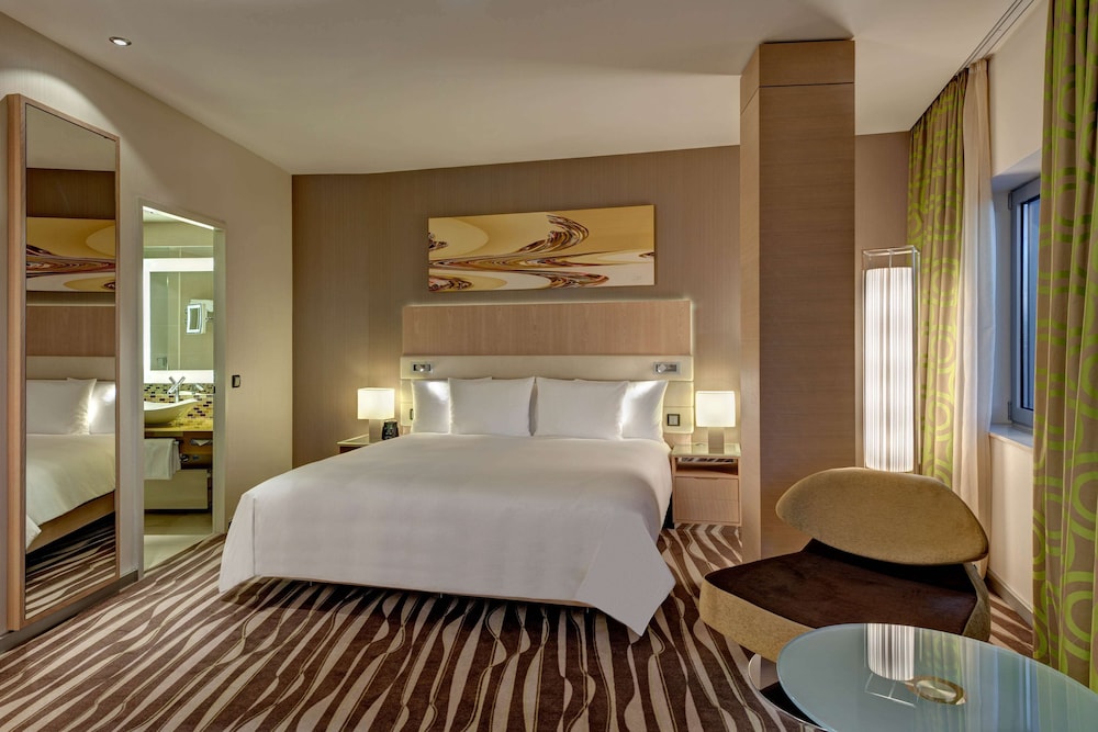 Hilton Frankfurt Airport 13