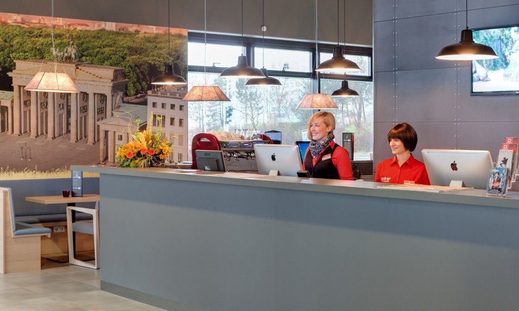 Meininger Hotel Berlin Airport 8