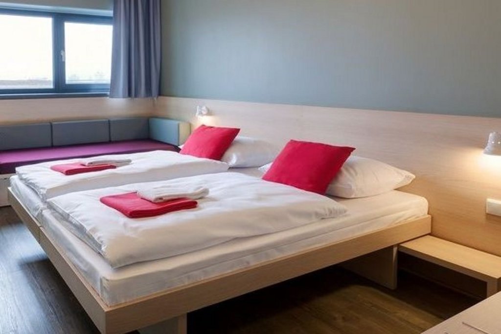 Meininger Hotel Berlin Airport 2