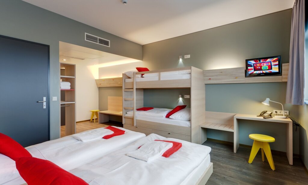 Meininger Hotel Berlin Airport 9
