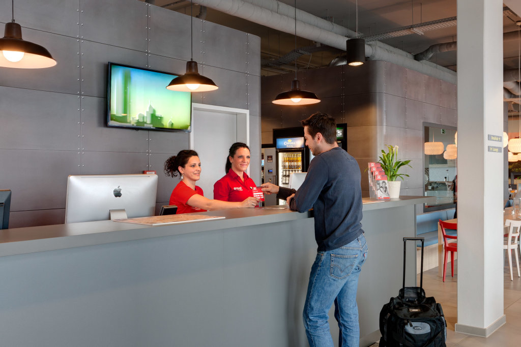 Meininger Hotel Berlin Airport 22