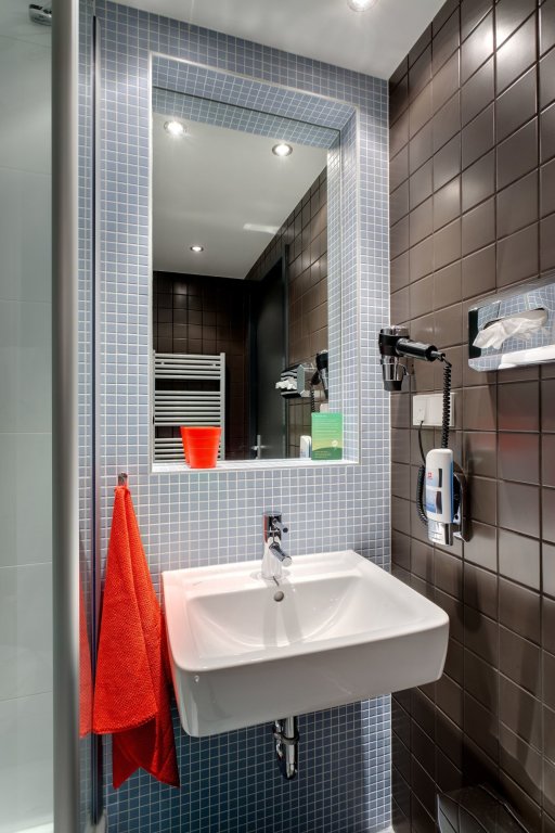 Meininger Hotel Berlin Airport 23