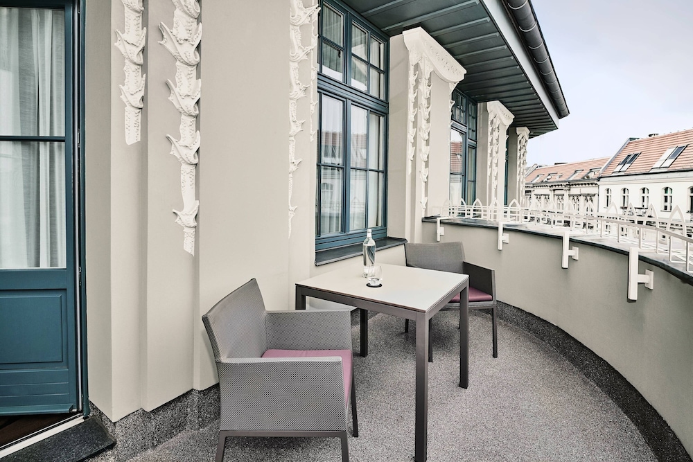 Roomers Berlin Steinplatz, Autograph Collection 19