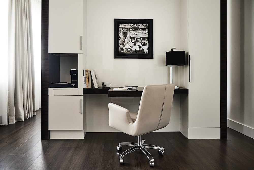 Roomers Berlin Steinplatz, Autograph Collection 20