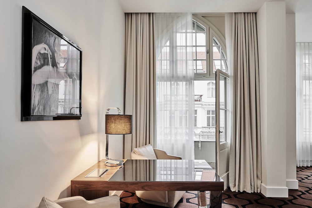 Roomers Berlin Steinplatz, Autograph Collection 8