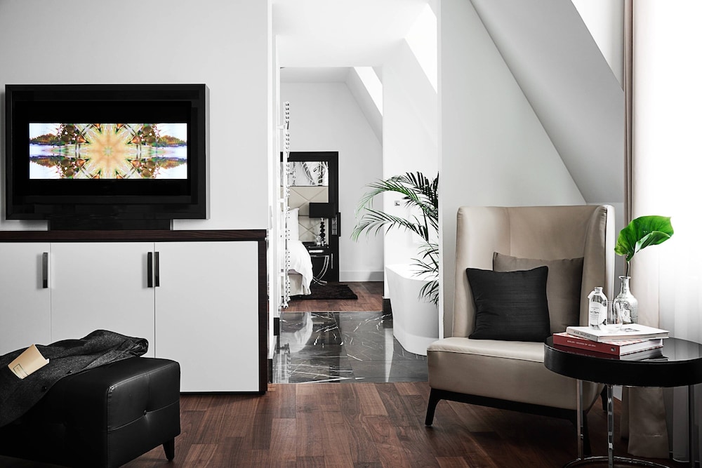 Roomers Berlin Steinplatz, Autograph Collection 18