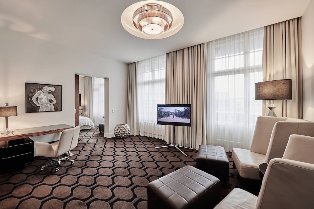 Roomers Berlin Steinplatz, Autograph Collection 15