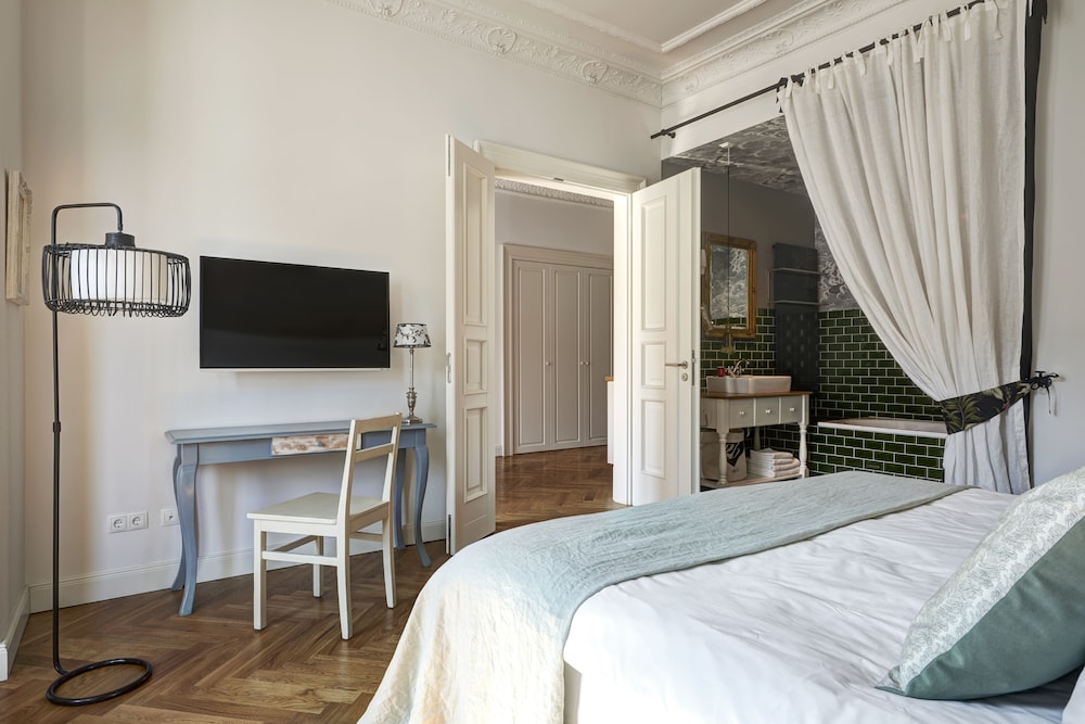 Gorki Apartments 8