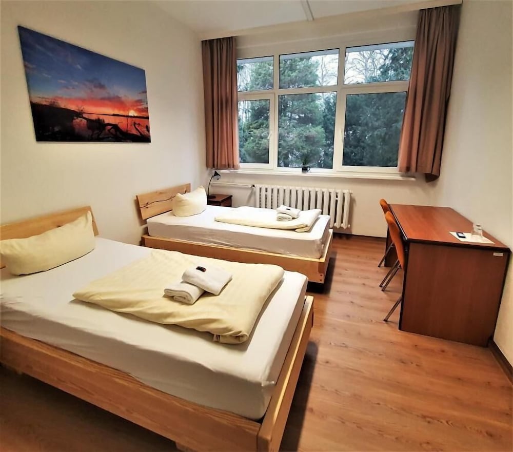 Waldhotel am See 1