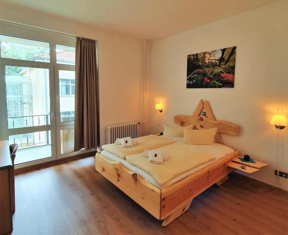 Waldhotel am See 2