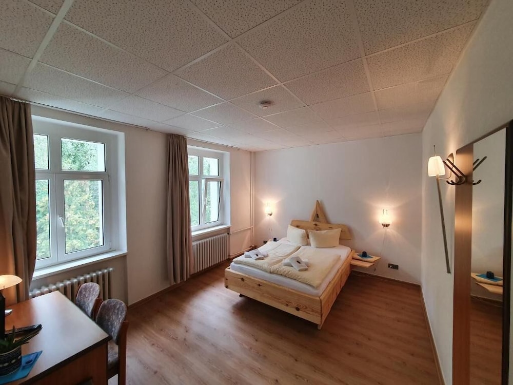 Waldhotel am See 4