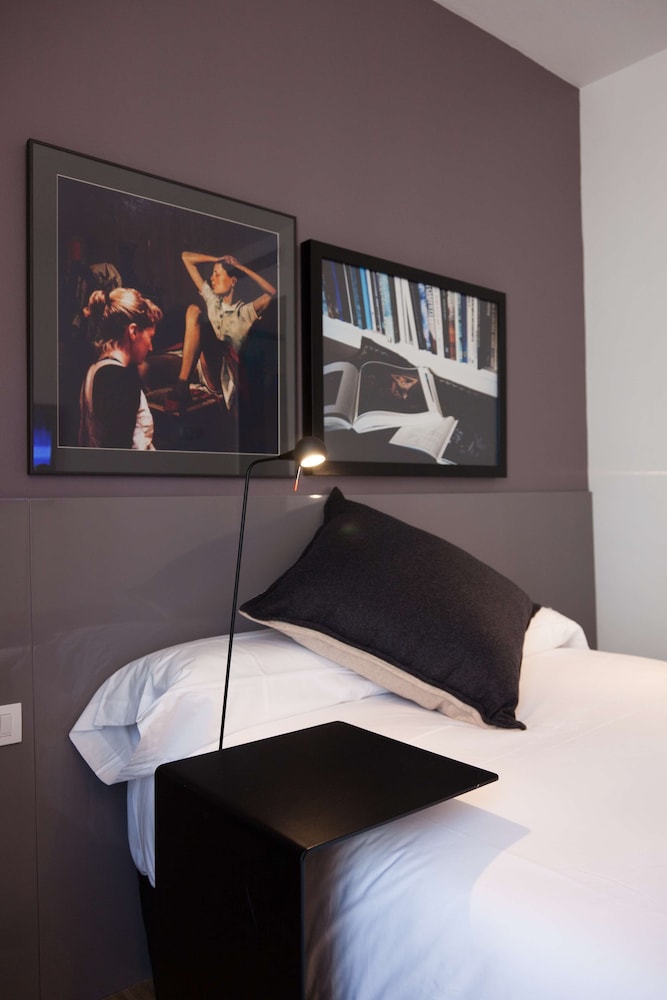 Alexandra Barcelona Hotel, Curio Collection by Hilton 10