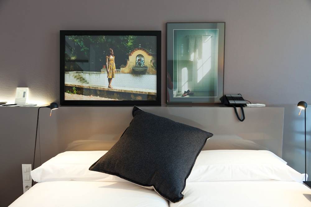 Alexandra Barcelona Hotel, Curio Collection by Hilton 5