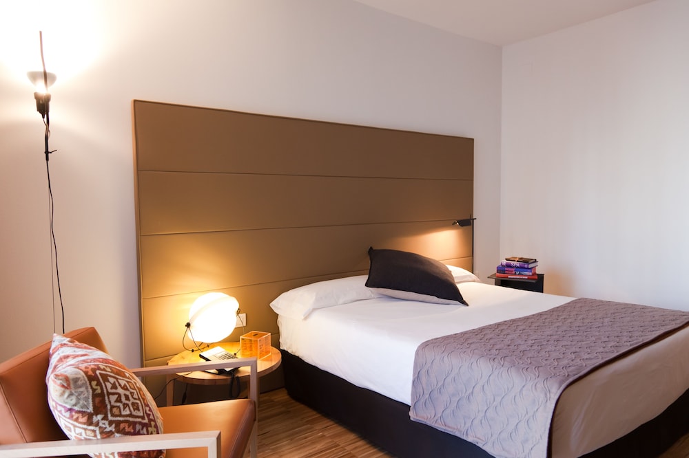 Alexandra Barcelona Hotel, Curio Collection by Hilton 6