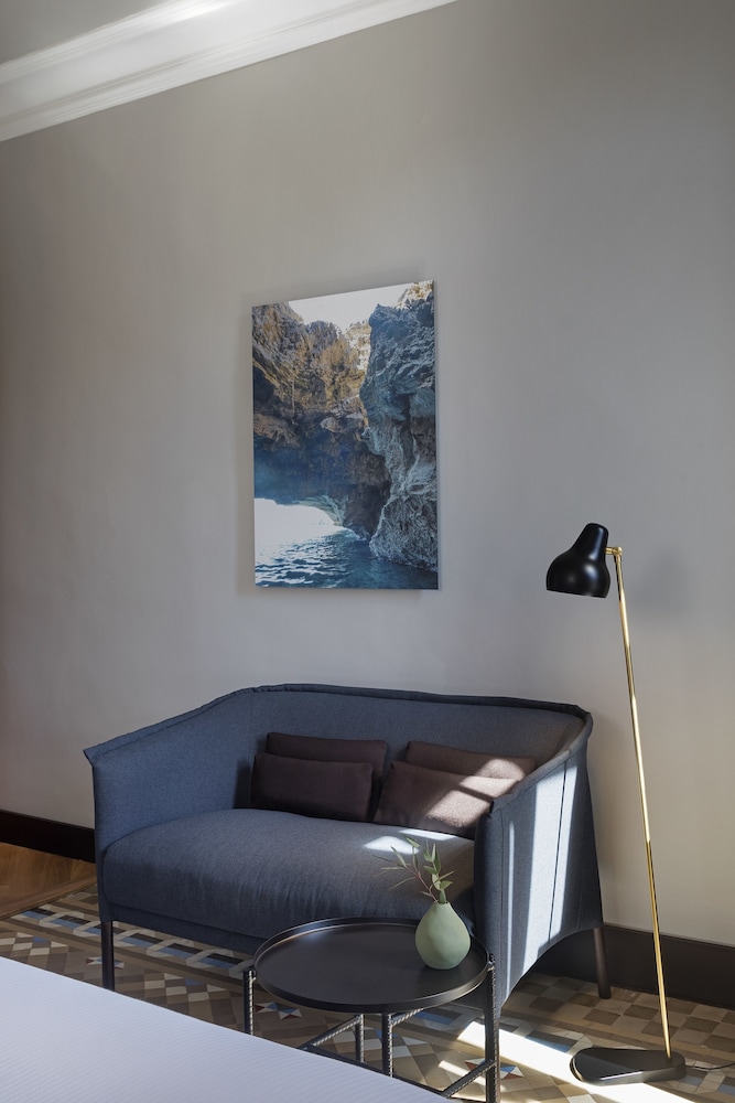 Alexandra Barcelona Hotel, Curio Collection by Hilton 9