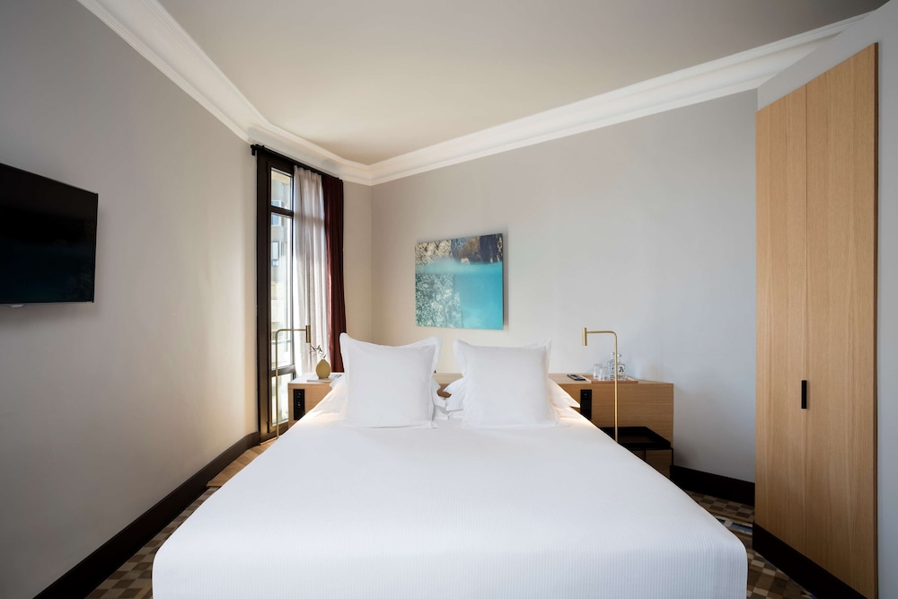 Alexandra Barcelona Hotel, Curio Collection by Hilton 12