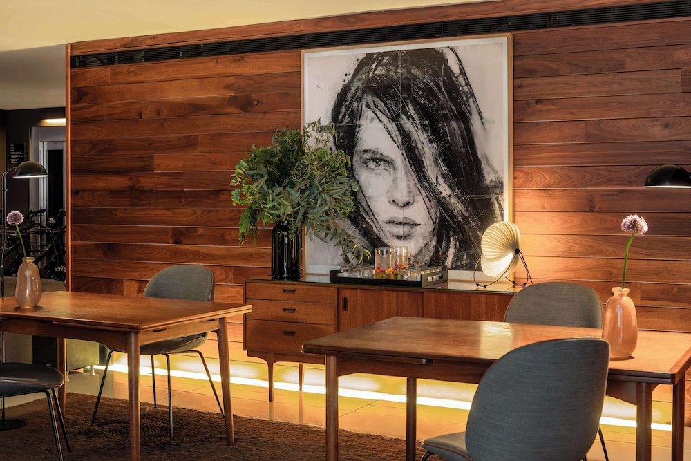 Alexandra Barcelona Hotel, Curio Collection by Hilton 3