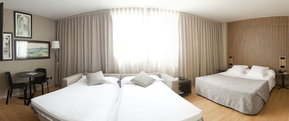 Atenea Barcelona Aparthotel 9