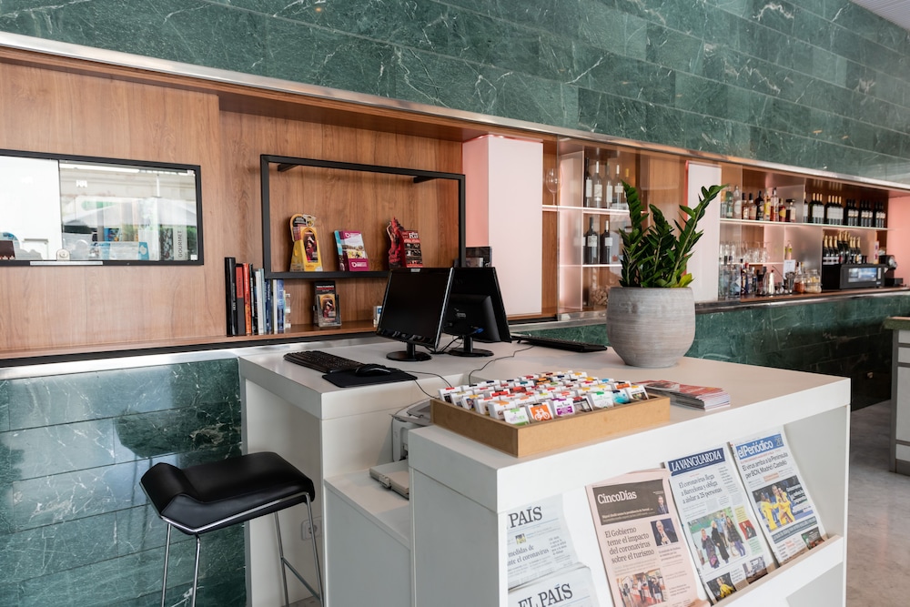 Atenea Barcelona Aparthotel 8