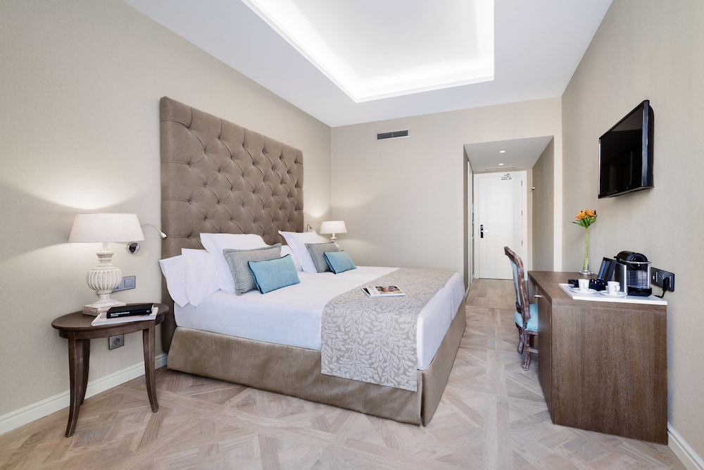 Lamaro Hotel 21