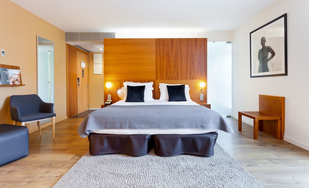 Condes De Barcelona 22