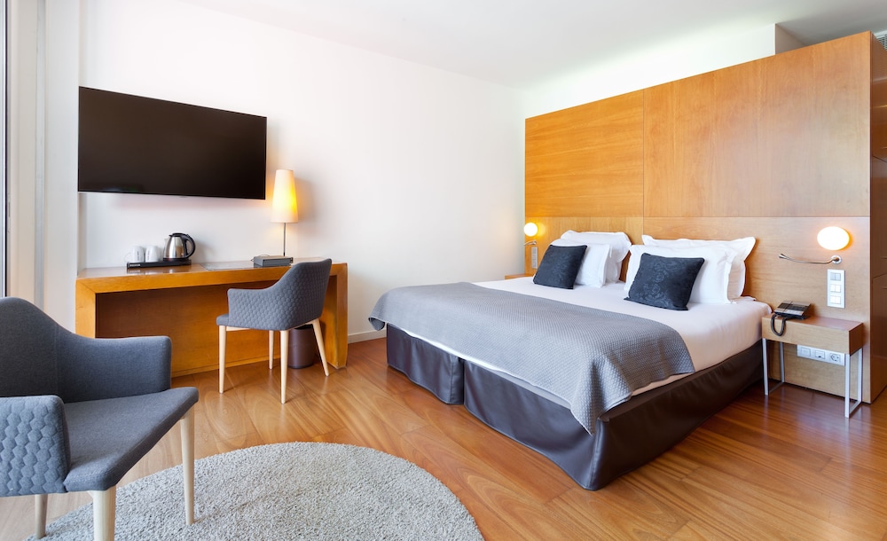 Condes De Barcelona 10