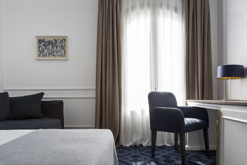 Hotel Midmost 7