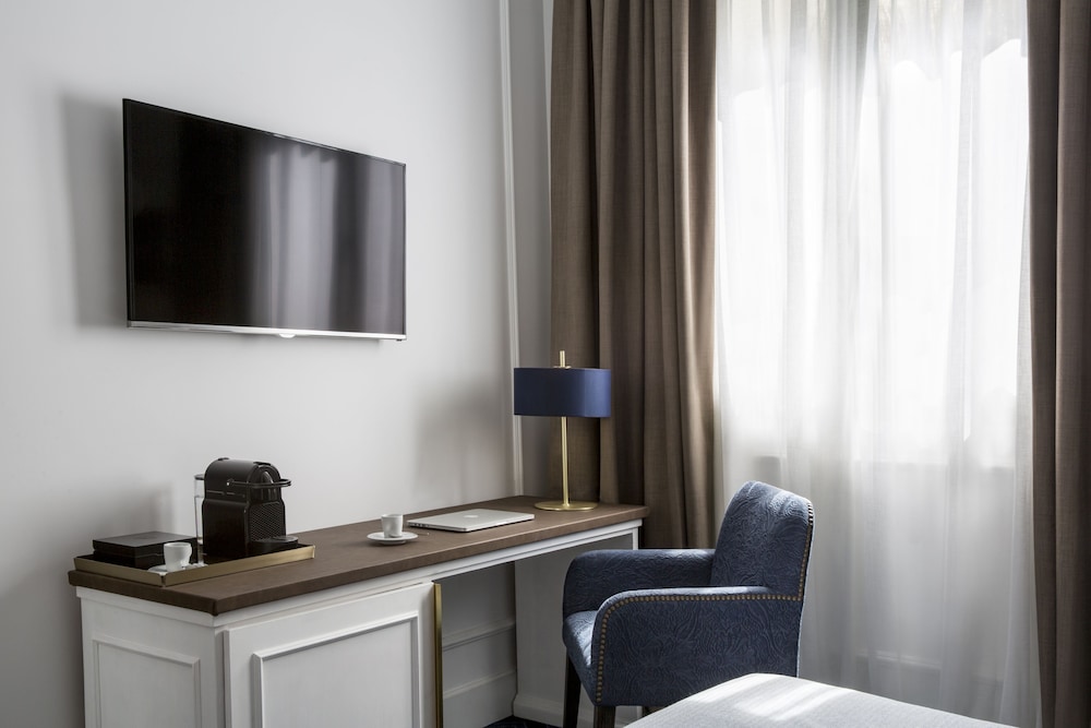 Hotel Midmost 13