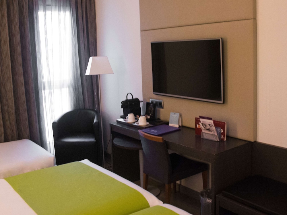 Mercure Madrid Centro 24