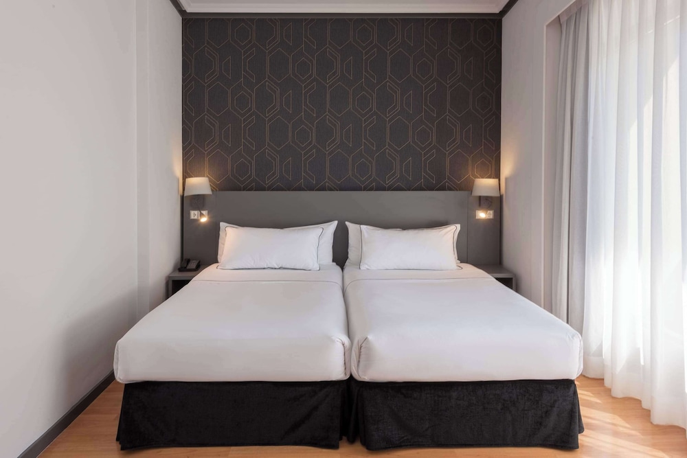 Hotel Madrid Plaza España Affiliated by Meliá 8