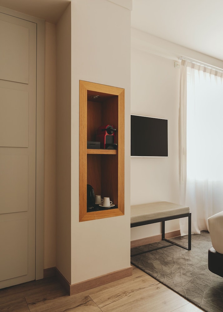 Catalonia Boulevard 7