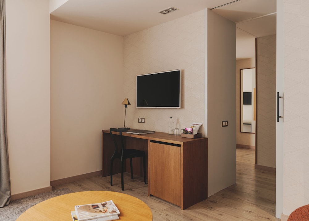 Catalonia Boulevard 22