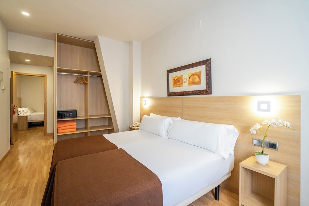 Glories Hotel 8
