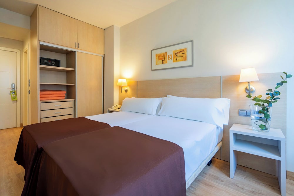 Glories Hotel 18