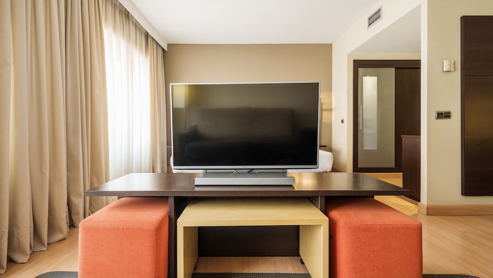Hotel ILUNION Suites Madrid 15