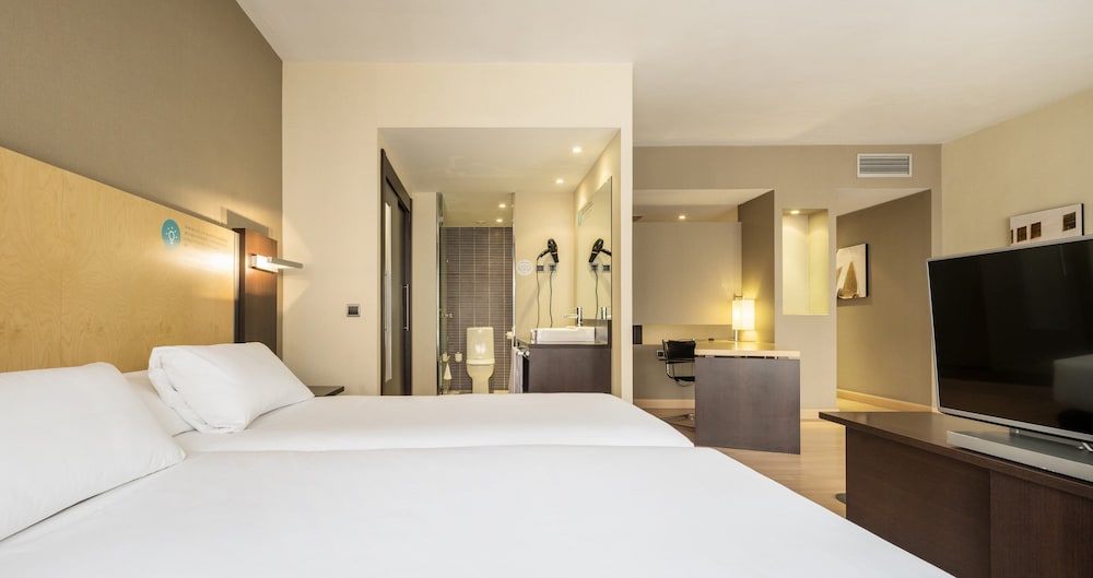 Hotel ILUNION Suites Madrid 18