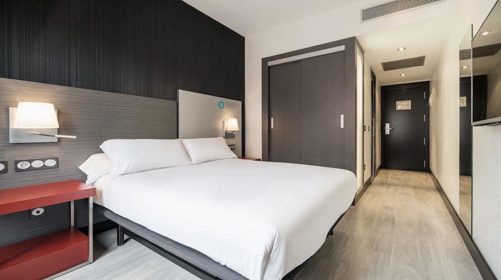 Hotel ILUNION Suites Madrid 17