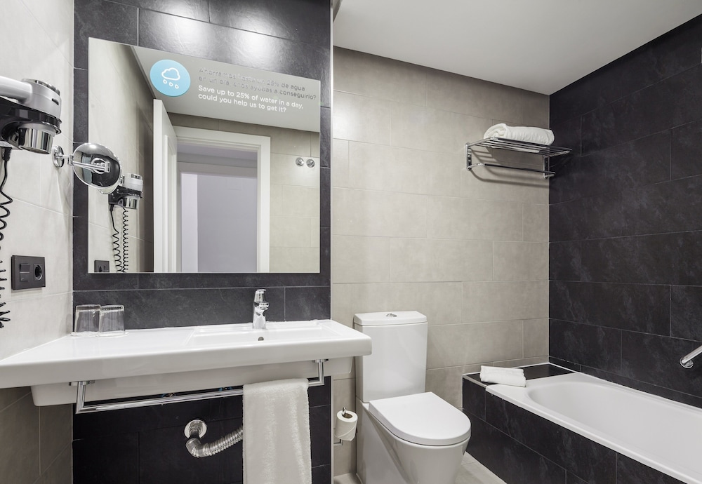 Hotel ILUNION Suites Madrid 22