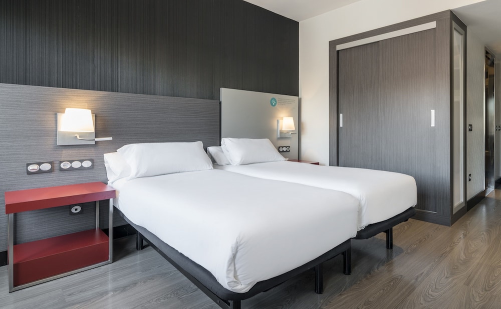 Hotel ILUNION Suites Madrid 13