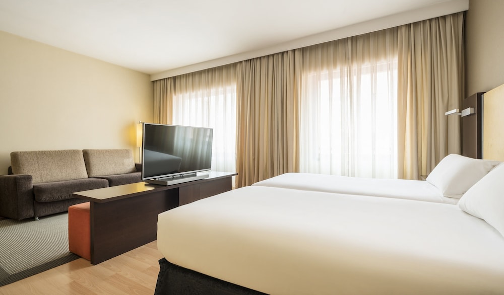 Hotel ILUNION Suites Madrid 14