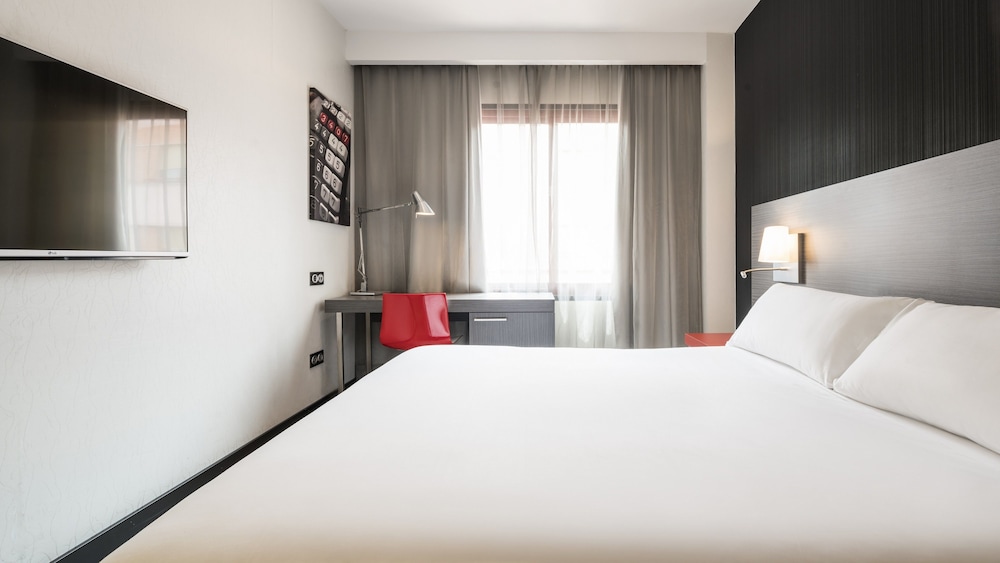 Hotel ILUNION Suites Madrid 11