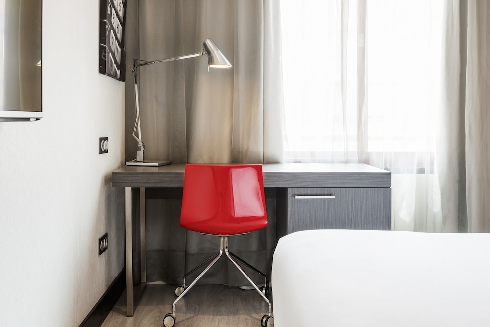 Hotel ILUNION Suites Madrid 12