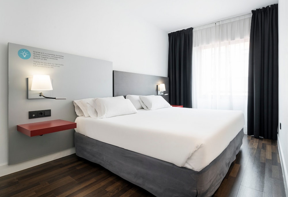 Hotel ILUNION Suites Madrid 16