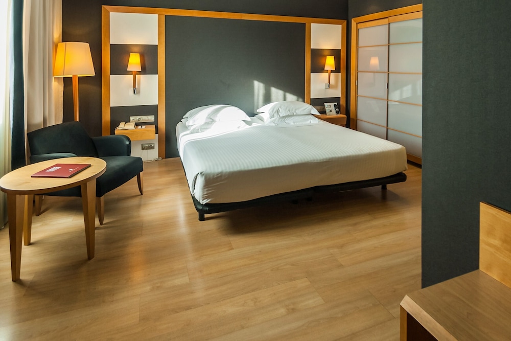 Hotel Barcelona Universal 24