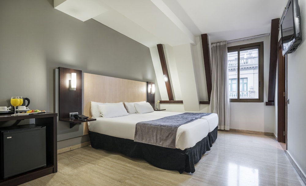 Hotel ILUNION Almirante 21