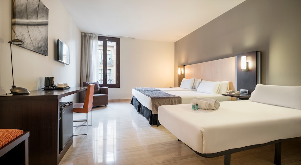 Hotel ILUNION Almirante 14