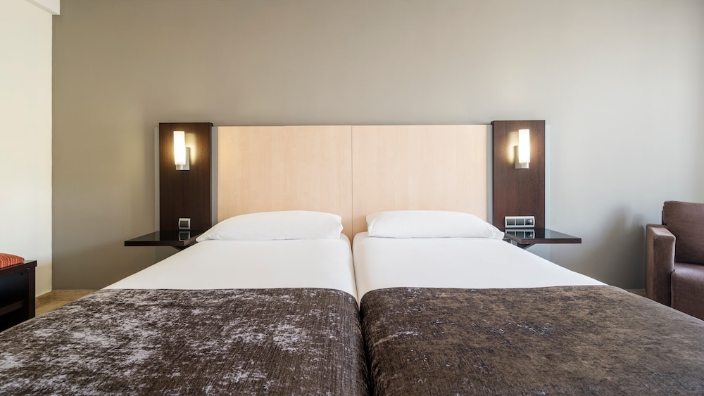 Hotel ILUNION Almirante 13