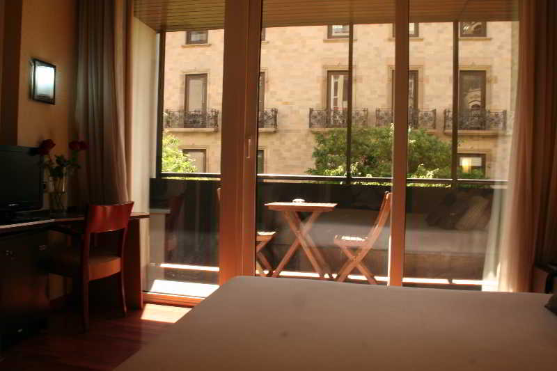 ME Barcelona 16