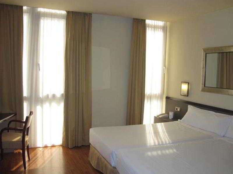 ME Barcelona 4
