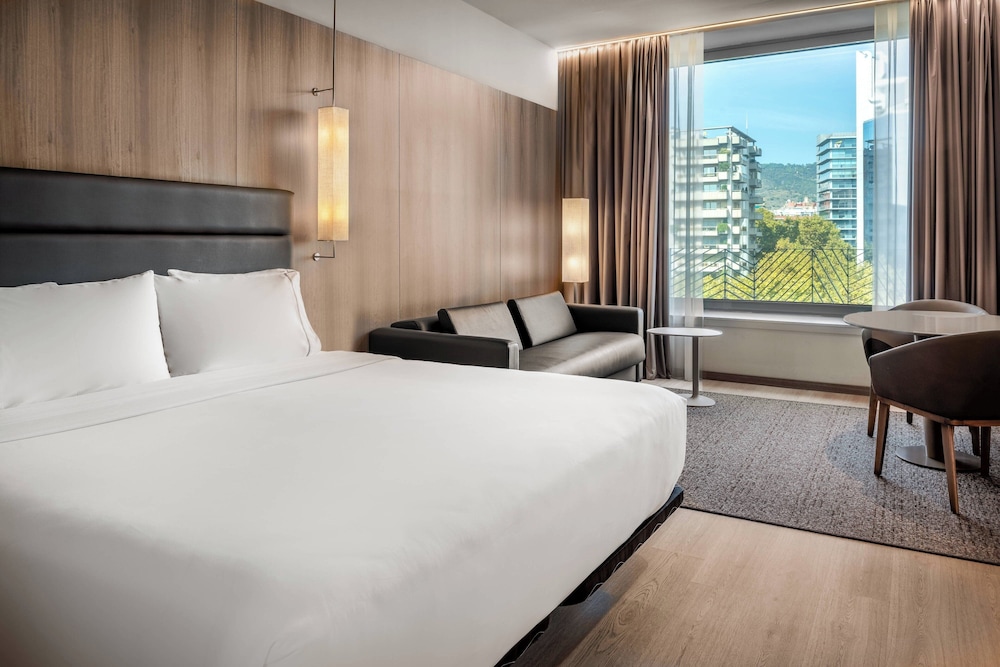 AC Hotel Diagonal L'Illa 12